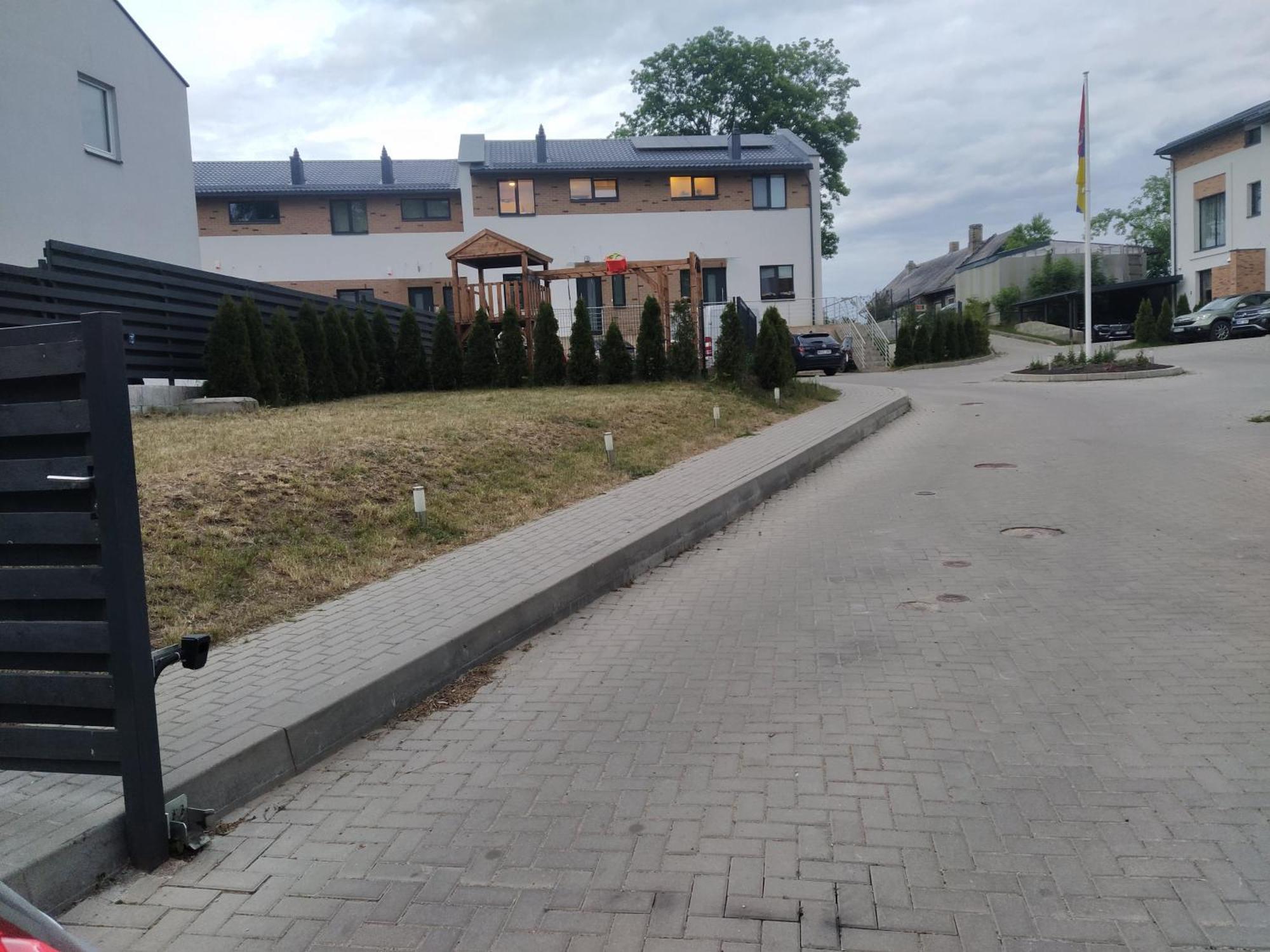 Hillside View House With Garden, Private Parking, Quiet Location - 12 Min To Old Town Anytime, Long Stays Welcome VNO Eksteriør billede