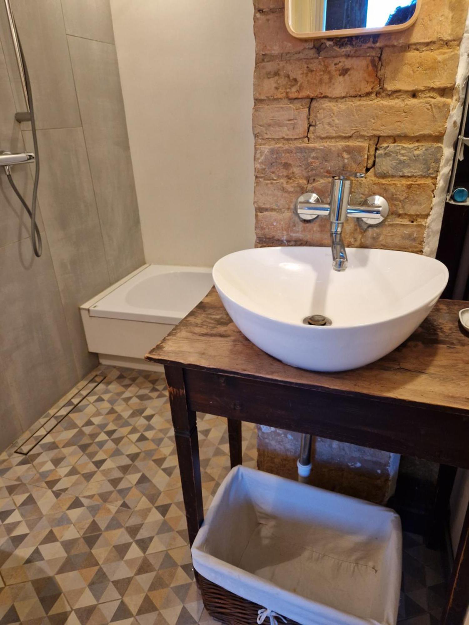 Hillside View House With Garden, Private Parking, Quiet Location - 12 Min To Old Town Anytime, Long Stays Welcome VNO Eksteriør billede